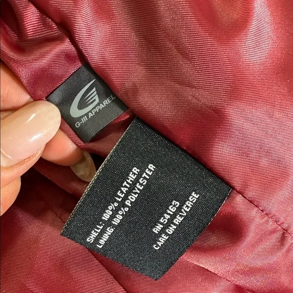 Chic Women's Red Leather Blazer - Picture 5 of 6